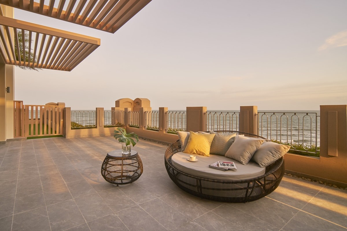 Holiday-Inn-Hồ-Tràm-ivivu-7